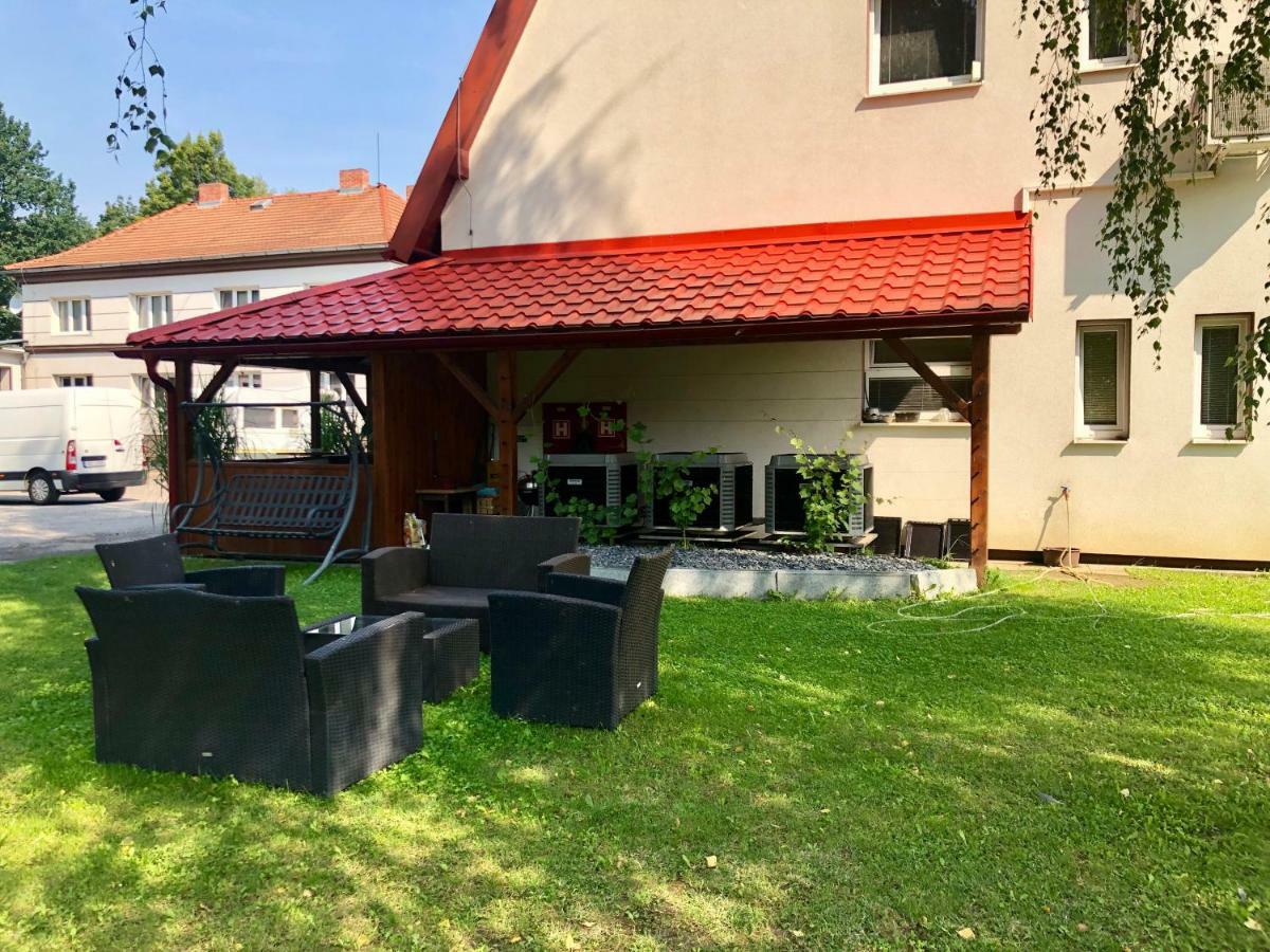 Апартаменти Skolici Stredisko Abena S Ubytovanim Острава Екстер'єр фото